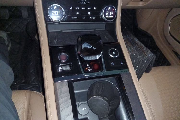 Used Jaguar XFL 2021 XFL 2.0T P250 Two-Wheel-Drive Luxury Deluxe Edition Gear Lever