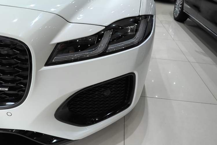 Used Jaguar XFL 2021 XFL 2.0T P250 All-Wheel-Drive Shimmering Black Sport Edition Left Front Headlight