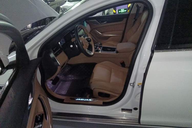 Used Jaguar XFL 2021 XFL 2.0T P250 Two-Wheel-Drive Luxury Deluxe Edition Left Front Seat