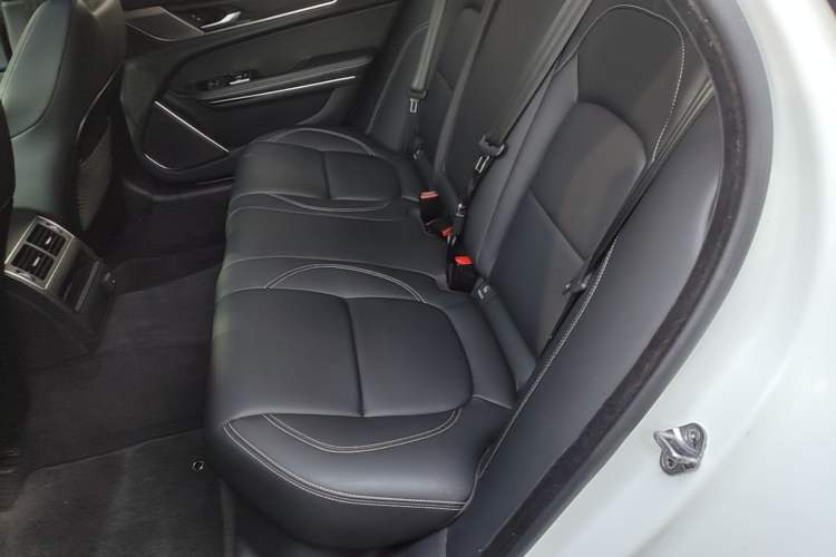 Used Jaguar XFL 2021 XFL 2.0T P250 All-Wheel-Drive Shimmering Black Sport Edition Left Rear Seat