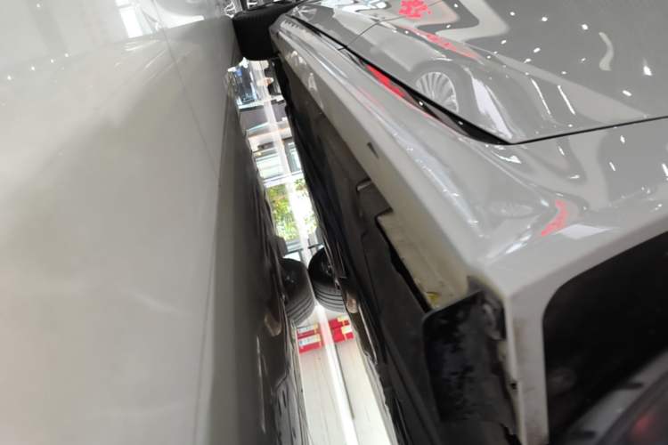Used Jaguar XFL 2021 XFL 2.0T P250 All-Wheel-Drive Shimmering Black Sport Edition Left Side Sill