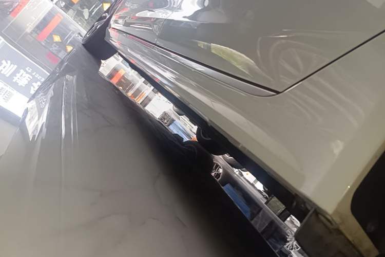 Used Jaguar XFL 2021 XFL 2.0T P250 Two-Wheel-Drive Elite Sport Edition Left Side Sill