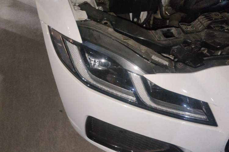 Used Jaguar XFL 2021 XFL 2.0T P250 All-Wheel-Drive Shimmering Black Sport Edition Right Front Headlight