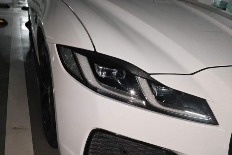 Used Jaguar XFL 2021 XFL 2.0T P250 All-Wheel-Drive Shimmering Black Sport Edition Right Front Headlight