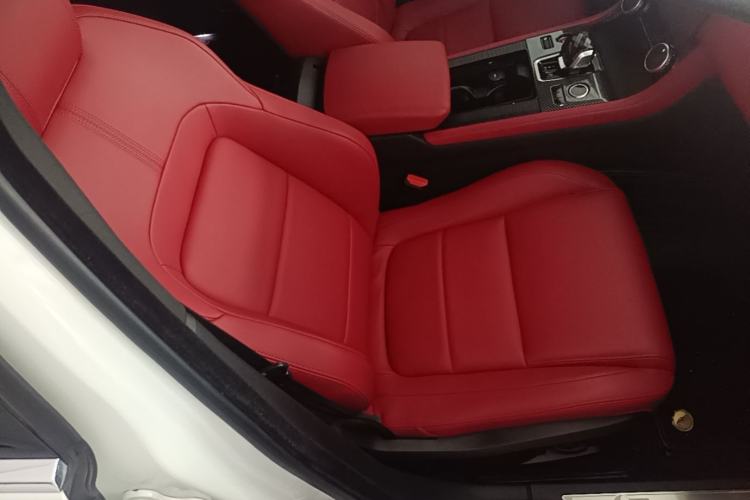 Used Jaguar XFL 2021 XFL 2.0T P250 Two-Wheel-Drive Elite Sport Edition Right Front Seat