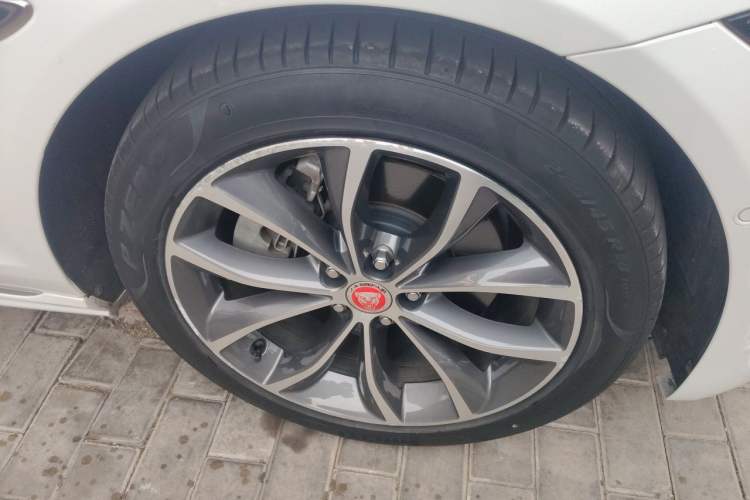 Used Jaguar XFL 2021 XFL 2.0T P250 Two-Wheel-Drive Elite Sport Edition Right Front Wheel Hub