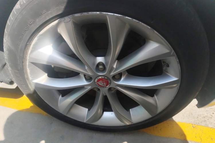 Used Jaguar XFL 2021 XFL 2.0T P250 Two-Wheel-Drive Luxury Deluxe Edition Right Front Wheel Hub