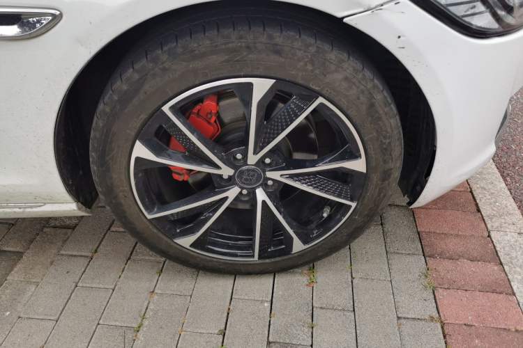 Used Jaguar XFL 2021 XFL 2.0T P250 Two-Wheel-Drive Luxury Deluxe Edition Right Front Wheel Hub