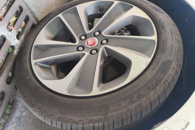 Used Jaguar XFL 2021 XFL 2.0T P200 Two-Wheel-Drive Elite Luxury Edition Right Front Wheel Hub