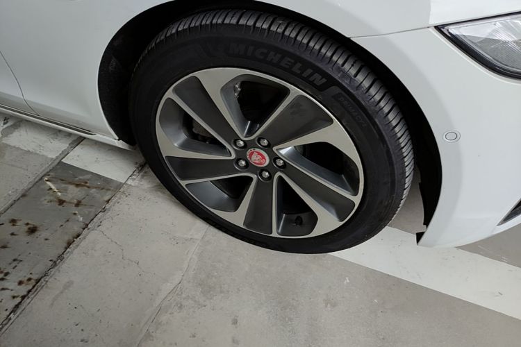 Used Jaguar XFL 2021 XFL 2.0T P200 Two-Wheel-Drive Elite Luxury Edition Right Front Wheel Hub
