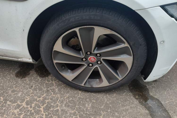 Used Jaguar XFL 2021 XFL 2.0T P200 Two-Wheel-Drive Elite Luxury Edition Right Front Wheel Hub