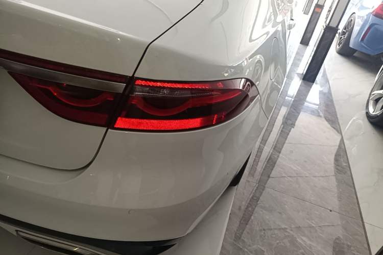 Used Jaguar XFL 2021 XFL 2.0T P250 Two-Wheel-Drive Elite Sport Edition Right Rear Taillight