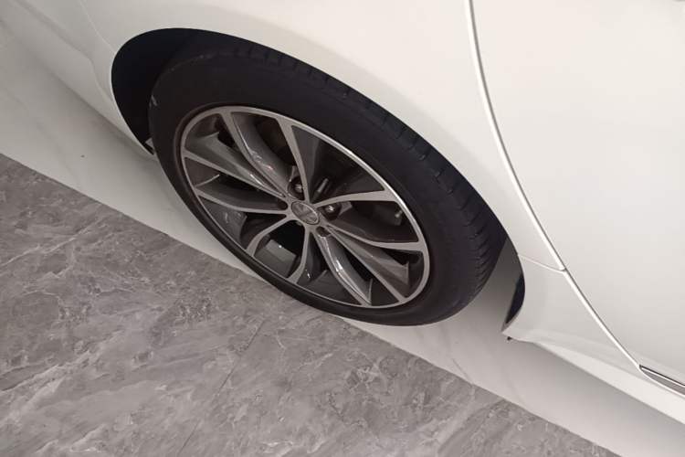 Used Jaguar XFL 2021 XFL 2.0T P250 Two-Wheel-Drive Elite Sport Edition Right Rear Wheel Hub