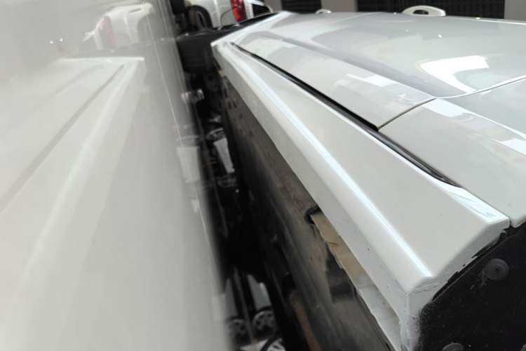Used Jaguar XFL 2021 XFL 2.0T P250 All-Wheel-Drive Shimmering Black Sport Edition Right Side Sill