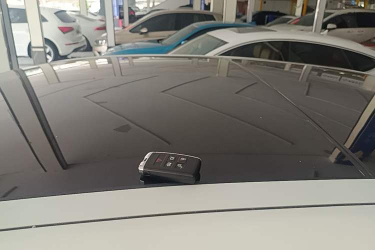 Used Jaguar XFL 2021 XFL 2.0T P250 Two-Wheel-Drive Elite Sport Edition Roof