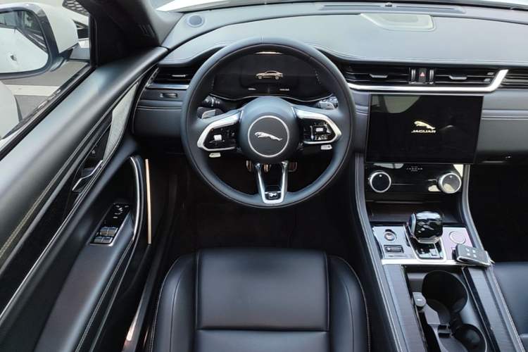 Used Jaguar XFL 2021 XFL 2.0T P250 All-Wheel-Drive Shimmering Black Sport Edition Steering Wheel