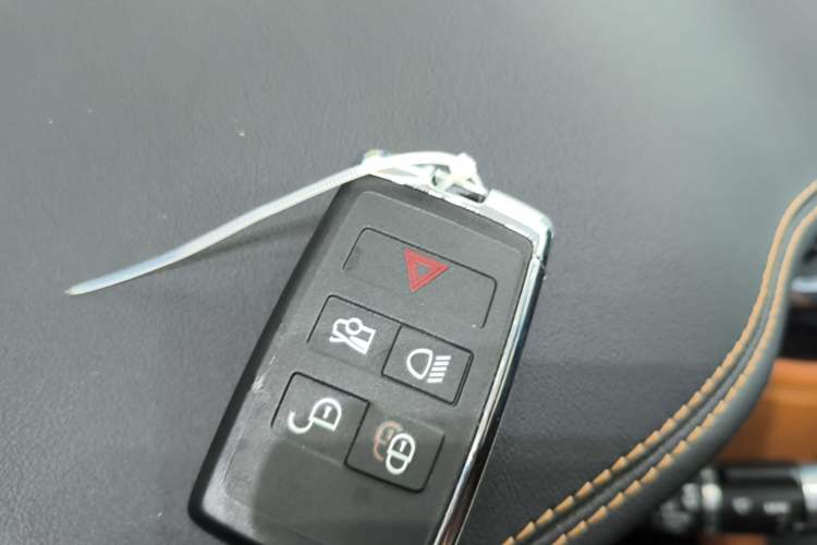 Used Jaguar XFL 2021 XFL 2.0T P250 All-Wheel-Drive Shimmering Black Sport Edition Vehicle Key