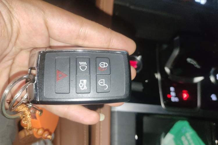 Used Jaguar XFL 2021 XFL 2.0T P250 All-Wheel-Drive Shimmering Black Sport Edition Vehicle Key