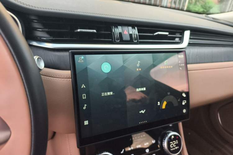 Used Jaguar XFL 2022 XFL 2.0T P250 Two-Wheel-Drive Prestige Luxury Edition Audio And AC Panel