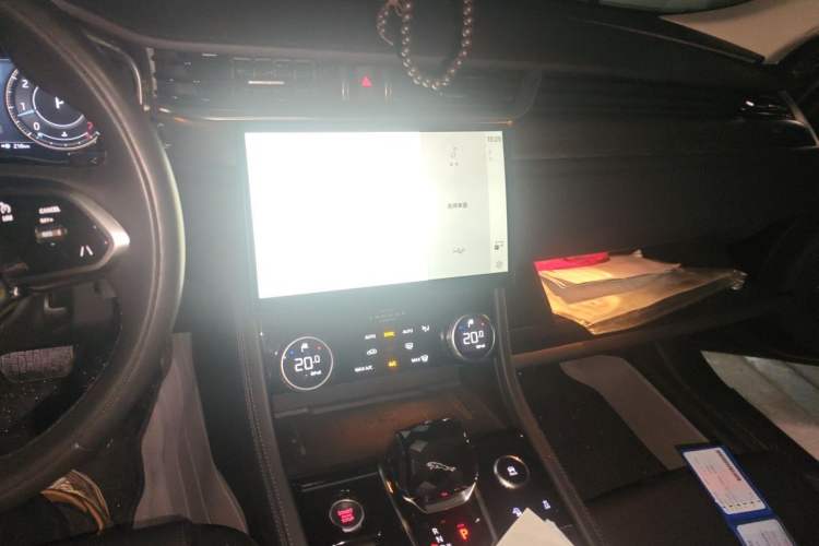 Used Jaguar XFL 2022 XFL 2.0T P200 Two-Wheel-Drive Elite Luxury Edition Audio And AC Panel