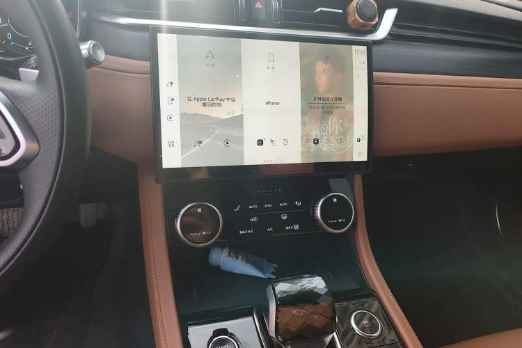 Used Jaguar XFL 2022 XFL 2.0T P250 Two-Wheel-Drive Elite Sport Edition Audio And AC Panel