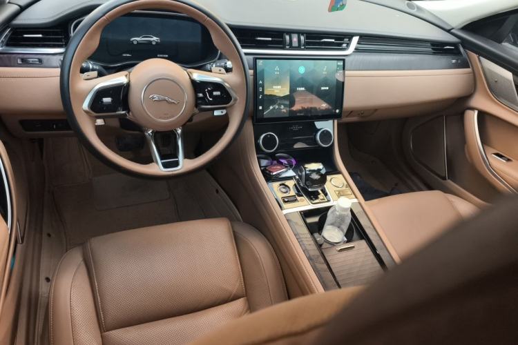 Used Jaguar XFL 2022 XFL 2.0T P250 Two-Wheel-Drive Prestige Luxury Edition Center Console