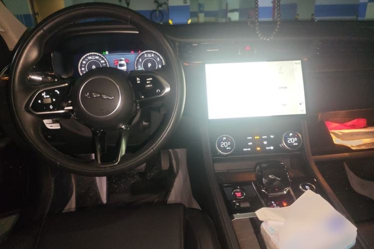 Used Jaguar XFL 2022 XFL 2.0T P200 Two-Wheel-Drive Elite Luxury Edition Center Console