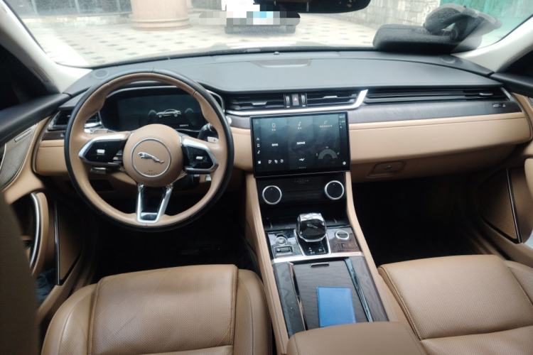 Used Jaguar XFL 2022 XFL 2.0T P250 Two-Wheel-Drive Prestige Luxury Edition Center Console