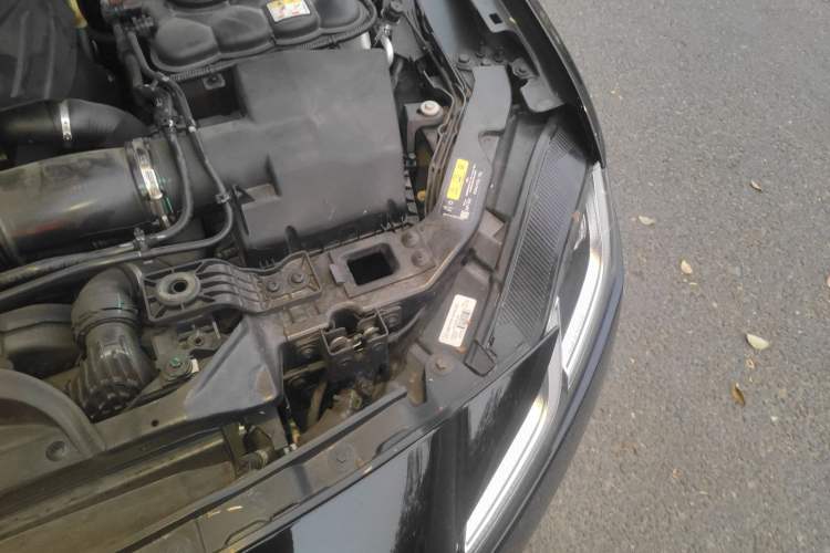 Used Jaguar XFL 2022 XFL 2.0T P250 Two-Wheel-Drive Elite Sport Edition Engine Bay Left