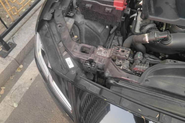 Used Jaguar XFL 2022 XFL 2.0T P250 Two-Wheel-Drive Elite Sport Edition Engine Bay Right