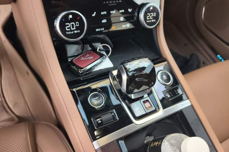 Used Jaguar XFL 2022 XFL 2.0T P250 Two-Wheel-Drive Prestige Luxury Edition Gear Lever