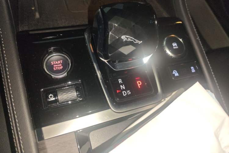 Used Jaguar XFL 2022 XFL 2.0T P200 Two-Wheel-Drive Elite Luxury Edition Gear Lever