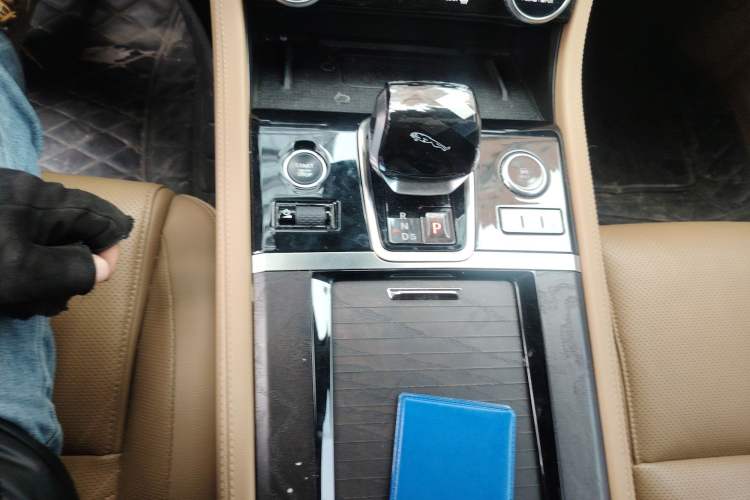 Used Jaguar XFL 2022 XFL 2.0T P250 Two-Wheel-Drive Prestige Luxury Edition Gear Lever