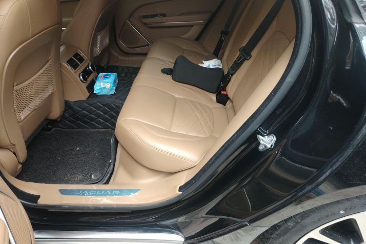 Used Jaguar XFL 2022 XFL 2.0T P250 Two-Wheel-Drive Prestige Luxury Edition Left Rear Seat