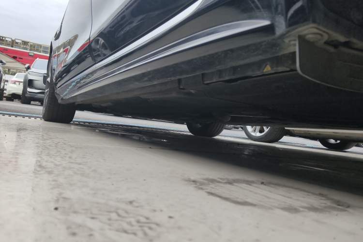 Used Jaguar XFL 2022 XFL 2.0T P250 Two-Wheel-Drive Elite Sport Edition Left Side Sill