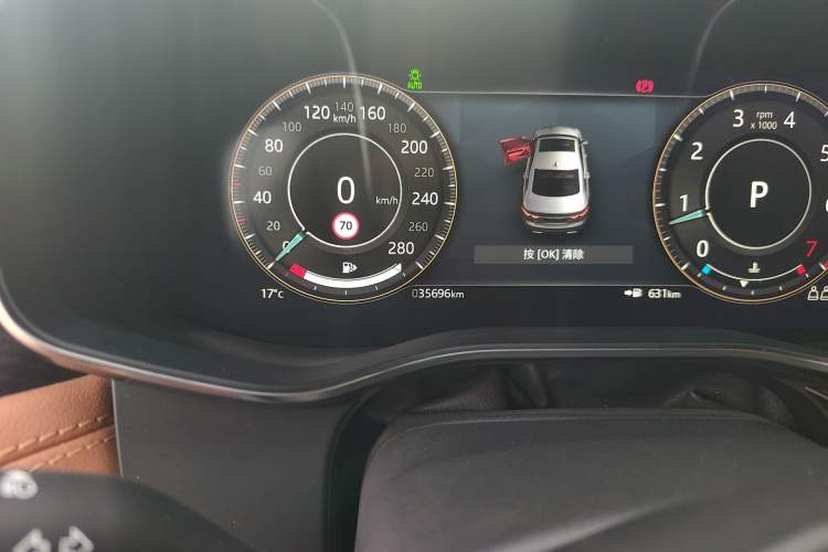 Used Jaguar XFL 2022 XFL 2.0T P250 Two-Wheel-Drive Elite Sport Edition Odometer Close Up