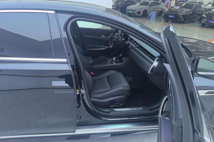 Used Jaguar XFL 2022 XFL 2.0T P250 Two-Wheel-Drive Elite Sport Edition Right Front Seat