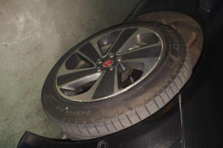 Used Jaguar XFL 2022 XFL 2.0T P200 Two-Wheel-Drive Elite Luxury Edition Right Front Wheel Hub