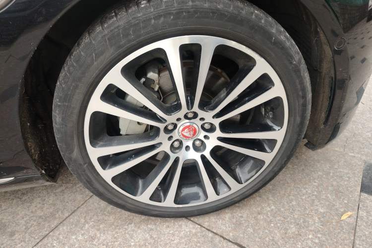 Used Jaguar XFL 2022 XFL 2.0T P250 Two-Wheel-Drive Prestige Luxury Edition Right Front Wheel Hub