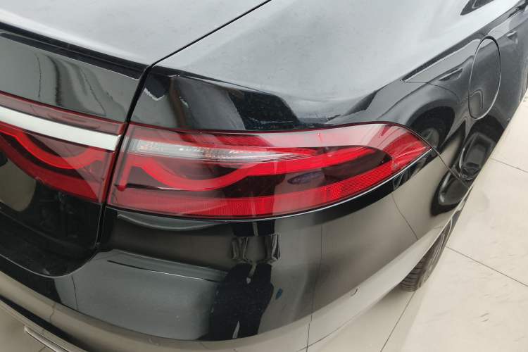 Used Jaguar XFL 2022 XFL 2.0T P250 Two-Wheel-Drive Elite Sport Edition Right Rear Taillight