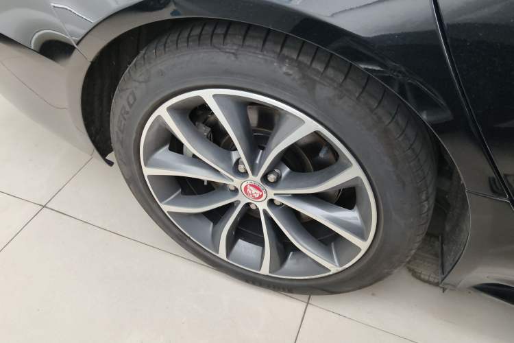 Used Jaguar XFL 2022 XFL 2.0T P250 Two-Wheel-Drive Elite Sport Edition Right Rear Wheel Hub