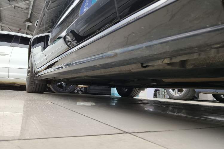 Used Jaguar XFL 2022 XFL 2.0T P250 Two-Wheel-Drive Elite Sport Edition Right Side Sill