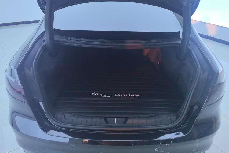 Used Jaguar XFL 2022 XFL 2.0T P250 Two-Wheel-Drive Elite Sport Edition Trunk