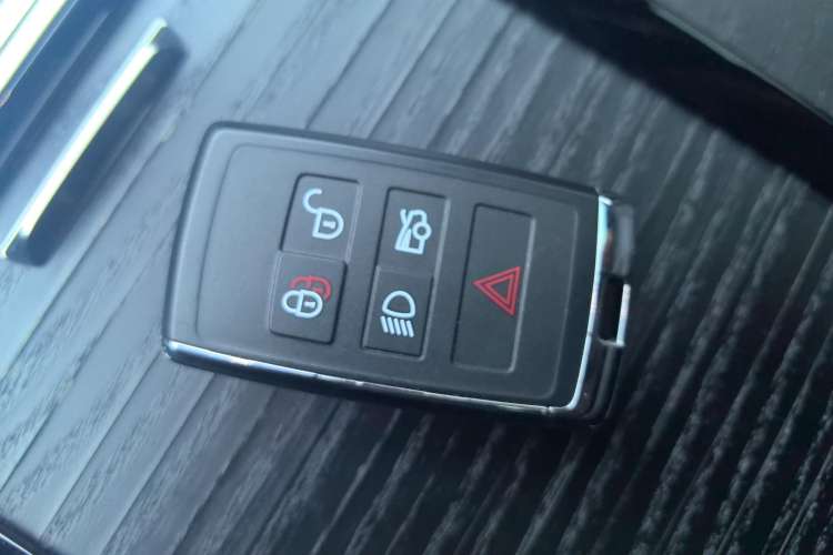 Used Jaguar XFL 2022 XFL 2.0T P250 Two-Wheel-Drive Elite Sport Edition Vehicle Key