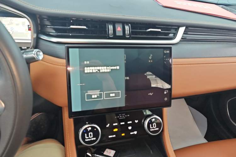 Used Jaguar XFL 2022 XFL 2.0T P250 Two-Wheel-Drive Elite Sport Edition Audio And AC Panel