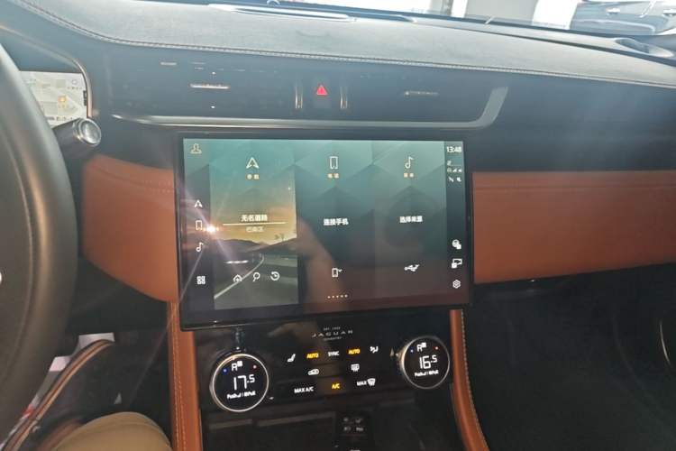Used Jaguar XFL 2022 XFL 2.0T P250 Two-Wheel-Drive Elite Sport Edition Audio And AC Panel