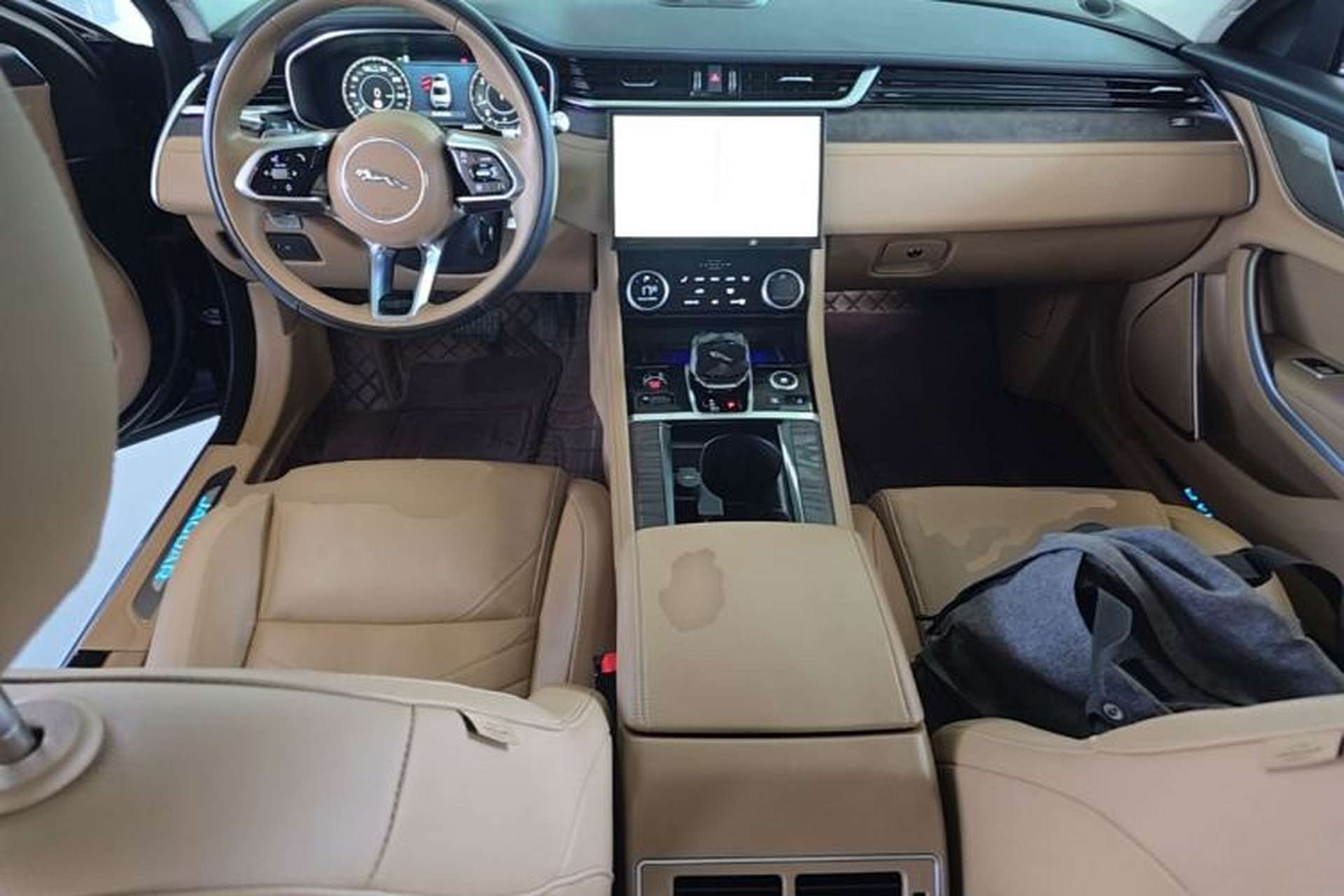 Used Jaguar XFL 2022 XFL 2.0T P250 Two-Wheel-Drive Prestige Luxury Edition Center Console