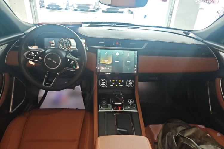 Used Jaguar XFL 2022 XFL 2.0T P250 Two-Wheel-Drive Elite Sport Edition Center Console