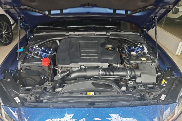 Used Jaguar XFL 2022 XFL 2.0T P250 Two-Wheel-Drive Elite Sport Edition Engine Bay