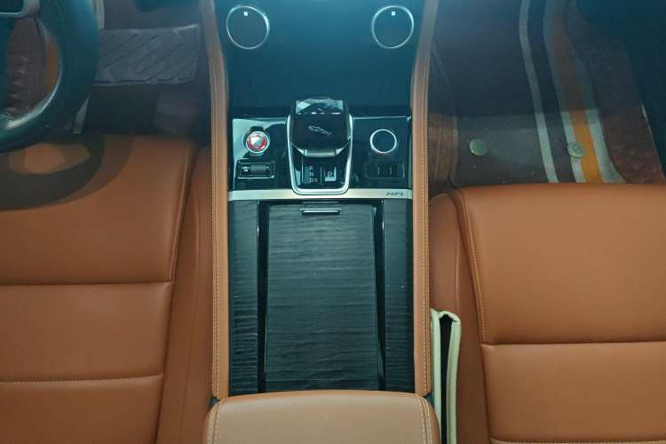 Used Jaguar XFL 2022 XFL 2.0T P250 Two-Wheel-Drive Elite Sport Edition Gear Lever